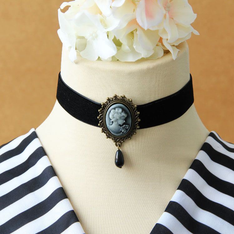 Vintag Style Embossed Choker Necklace
