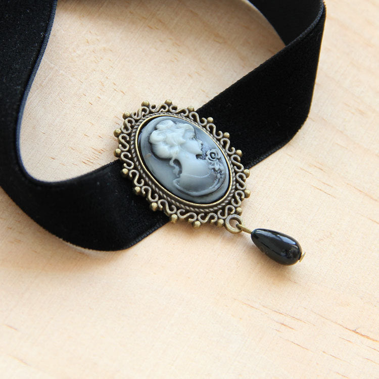 Vintag Style Embossed Choker Necklace