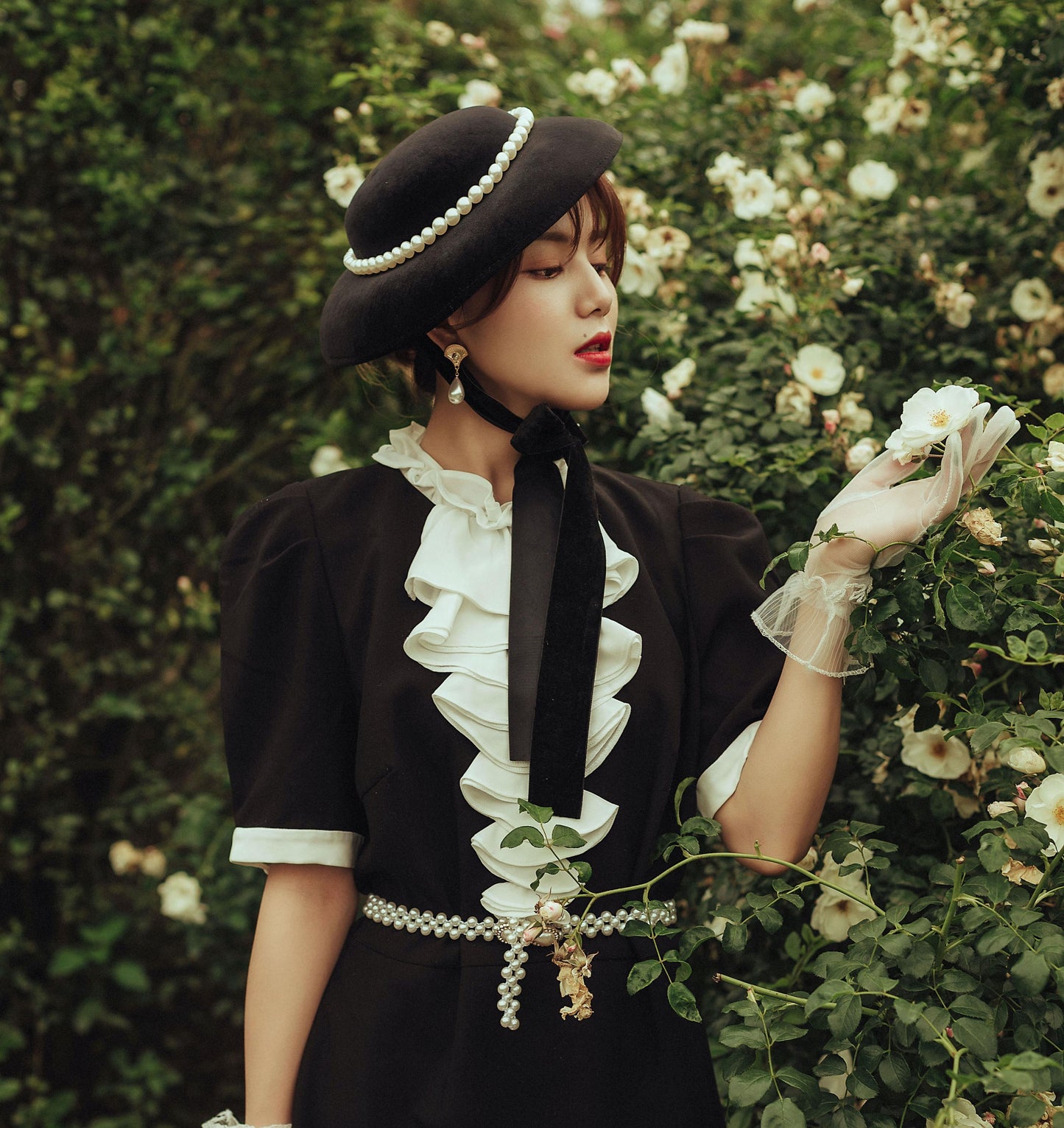 Vintage Style Velvet Black Bonnet with Straps