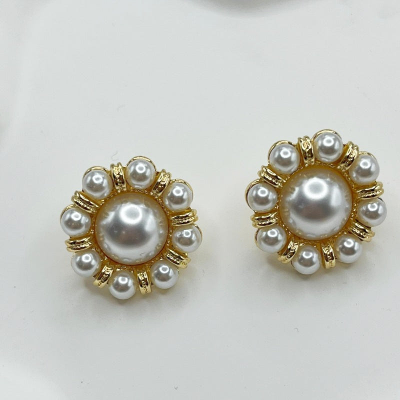 Royalcore Pearl Ear Pins