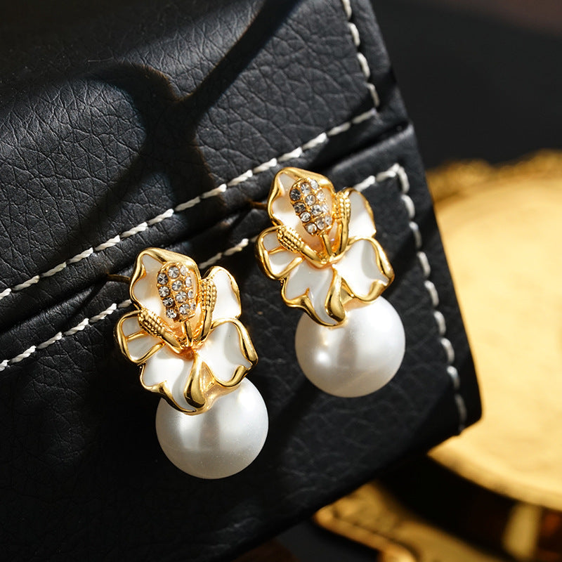 Retro Floral Pearl Ear Pins
