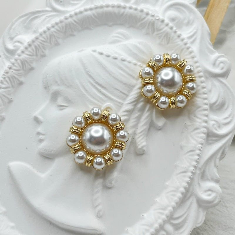 Royalcore Pearl Ear Pins