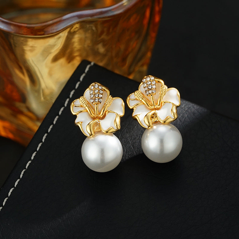 Retro Floral Pearl Ear Pins