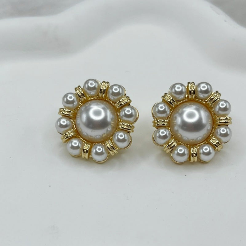Royalcore Pearl Ear Pins
