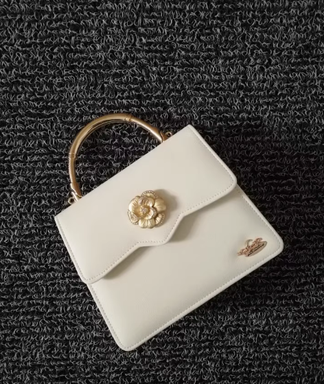 Vintage Camellia Velvet Red Hand Bag